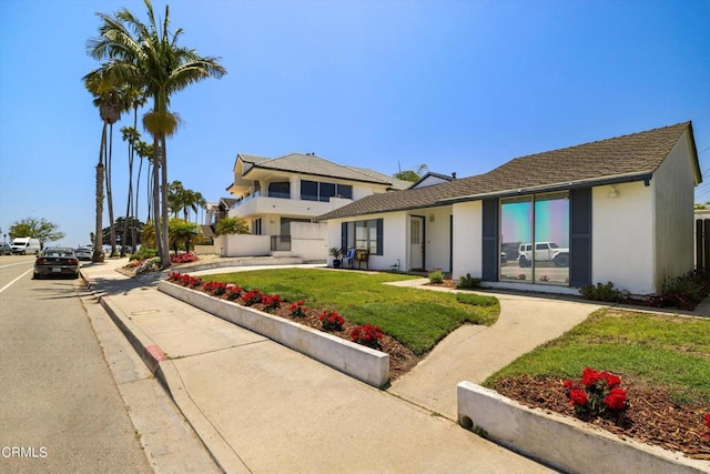 view of front of property with a front lawn