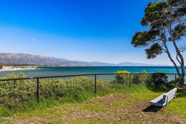 water view with a mountain view