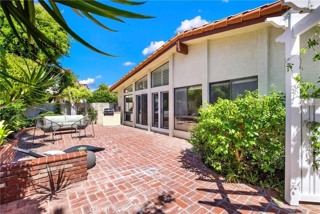 view of patio featuring outdoor lounge area