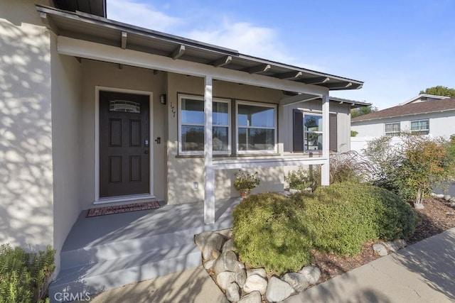 entrance to property featuring covered porch