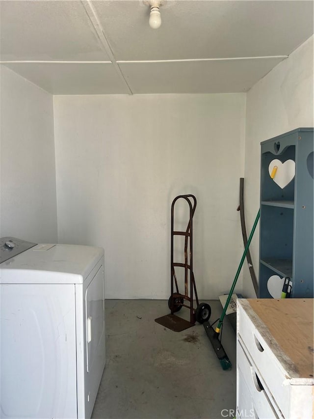 washroom with washer / clothes dryer