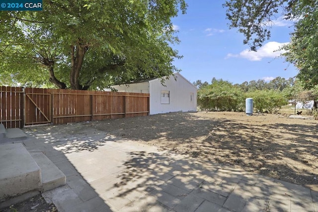 view of yard featuring a patio