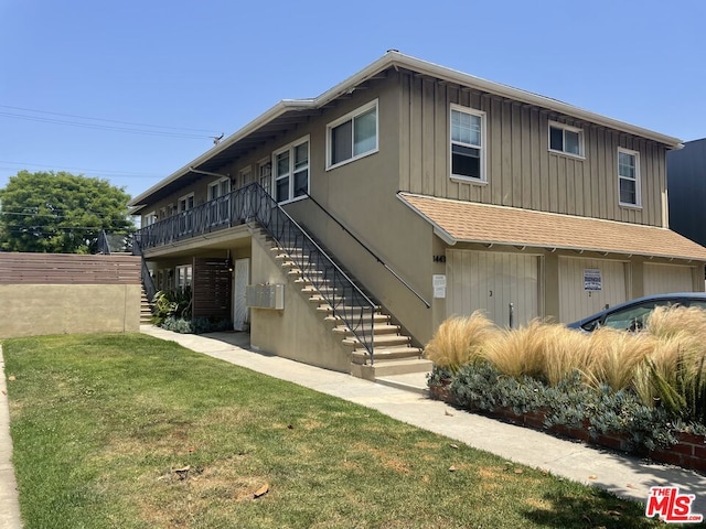 view of front of home with a front yard