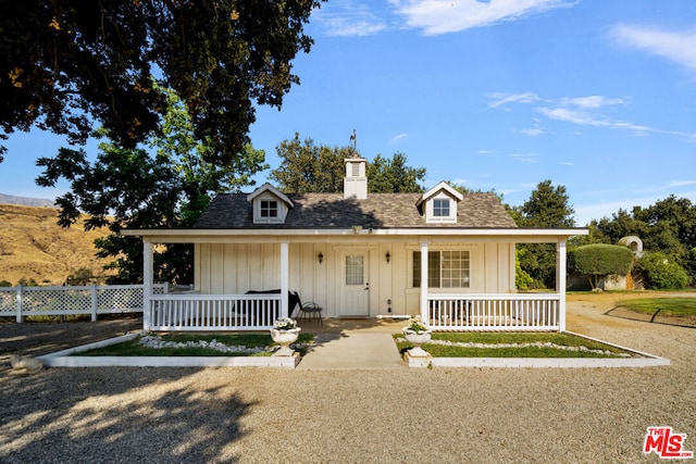 view of front of home with covered porch