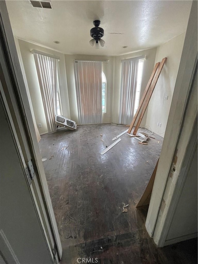 spare room featuring a textured ceiling and ceiling fan