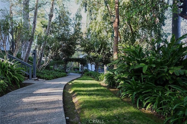 3601 W Hidden Ln Unit 121, Rolling Hills Estates, CA 90274 - surrounding community featuring a lawn
