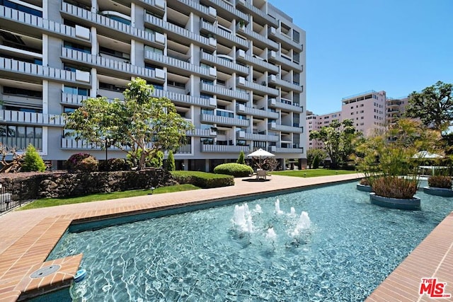 view of swimming pool