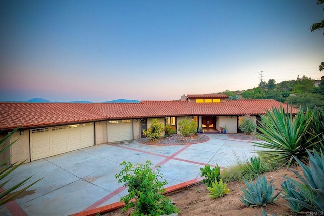 view of front facade featuring a garage