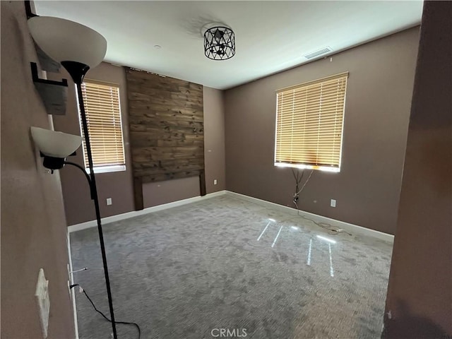 unfurnished room with carpet