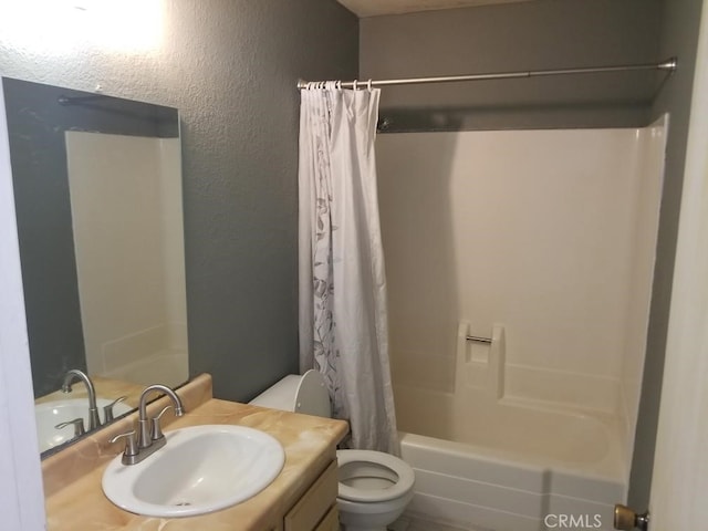 full bathroom featuring shower / bathtub combination with curtain, vanity, and toilet