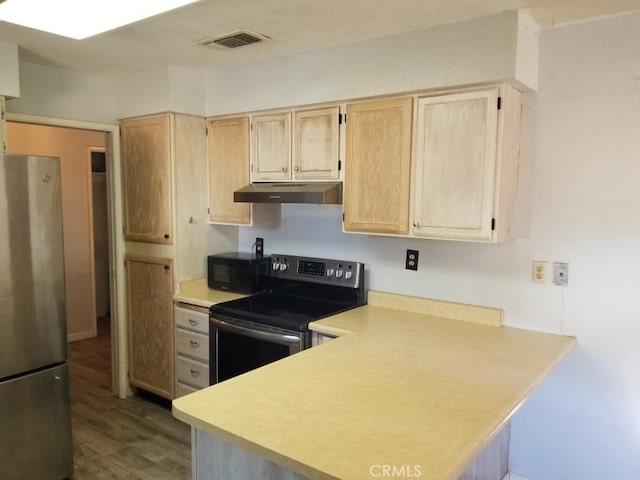 kitchen with hardwood / wood-style flooring, stainless steel appliances, light brown cabinetry, and kitchen peninsula