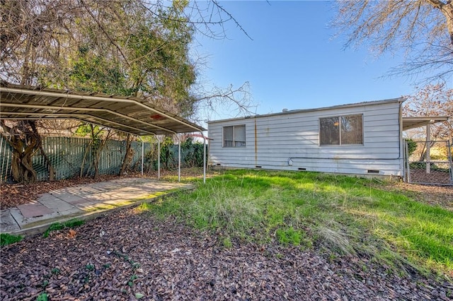 view of yard featuring a carport