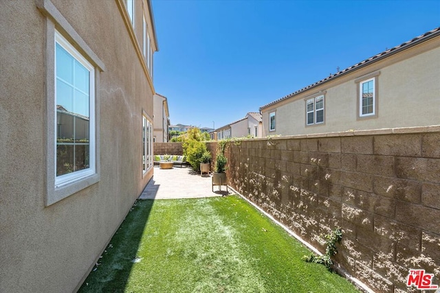 view of yard with a patio area