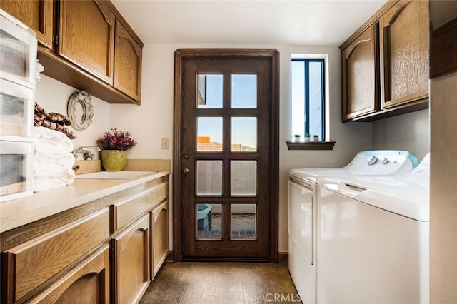 laundry room with cabinets, dark wood-type flooring, sink, and independent washer and dryer