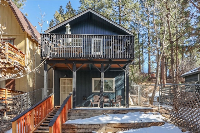 view of front of home featuring a wooden deck