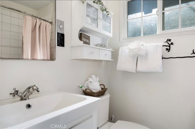 bathroom with vanity, a shower with shower curtain, and toilet