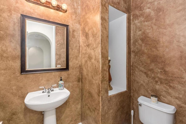 bathroom featuring sink and toilet