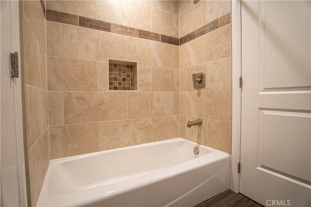 9246 Cedros Ave Unit 1, Panorama City, CA 91402 - full bath featuring washtub / shower combination