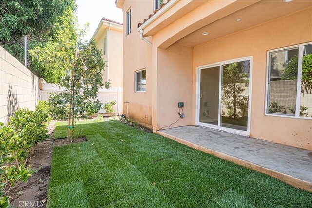 9246 Cedros Ave Unit 1, Panorama City, CA 91402 - view of yard with a patio area