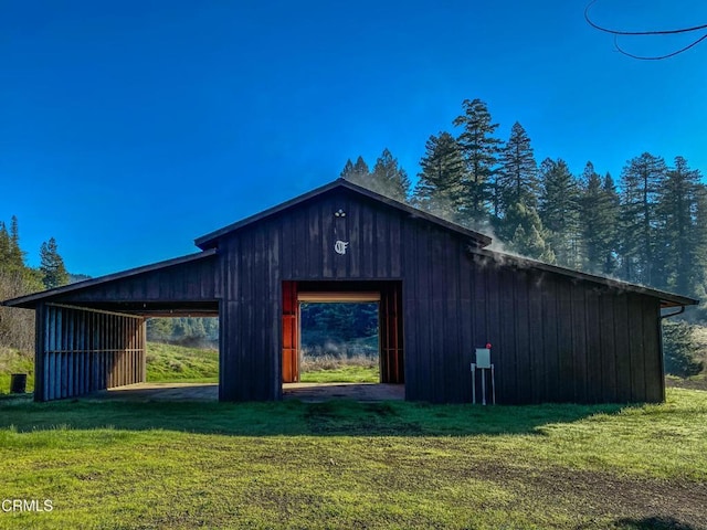 view of outdoor structure with a yard