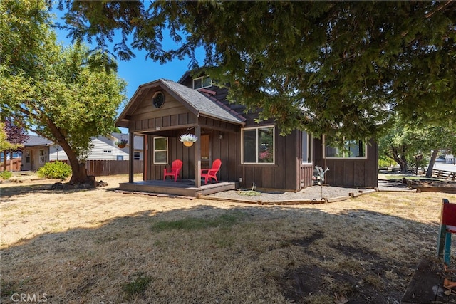 view of front of home with a wooden deck and a front yard