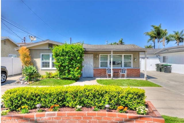 single story home featuring a porch