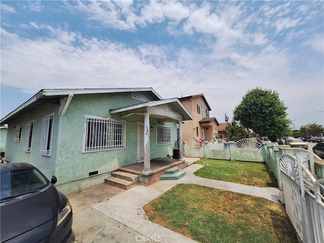 bungalow featuring a porch and a front yard