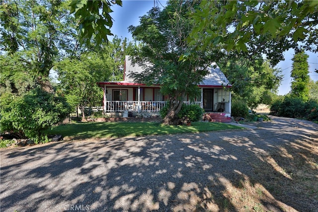 view of front of property featuring covered porch