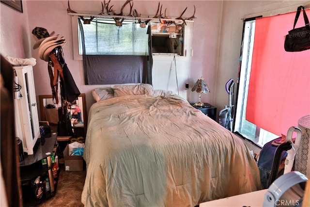 bedroom featuring carpet floors