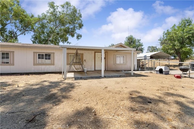 view of front of property featuring a detached carport and fence