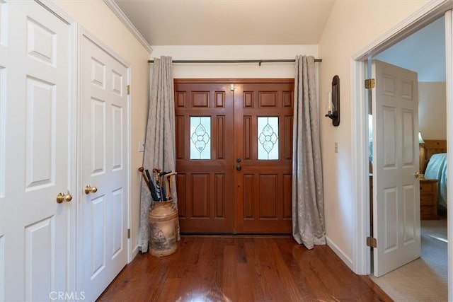 39309 Forest Park Ln, Oakhurst, CA 93644 - entrance foyer featuring wood finished floors and baseboards
