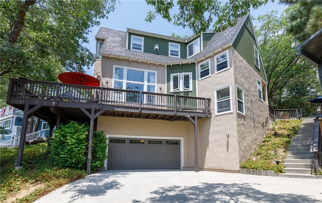 view of front of house featuring a garage