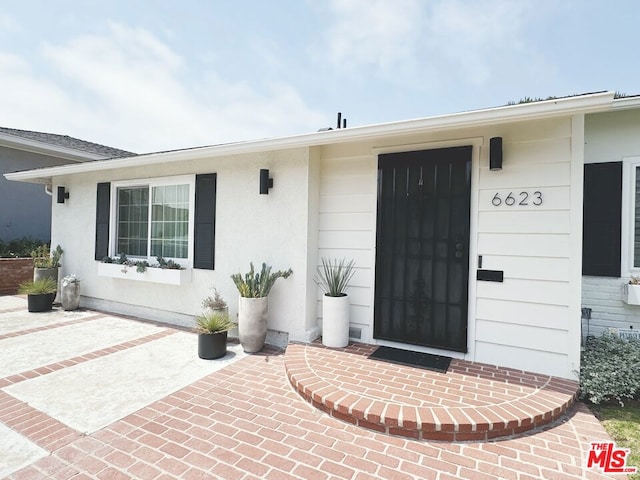 view of property entrance