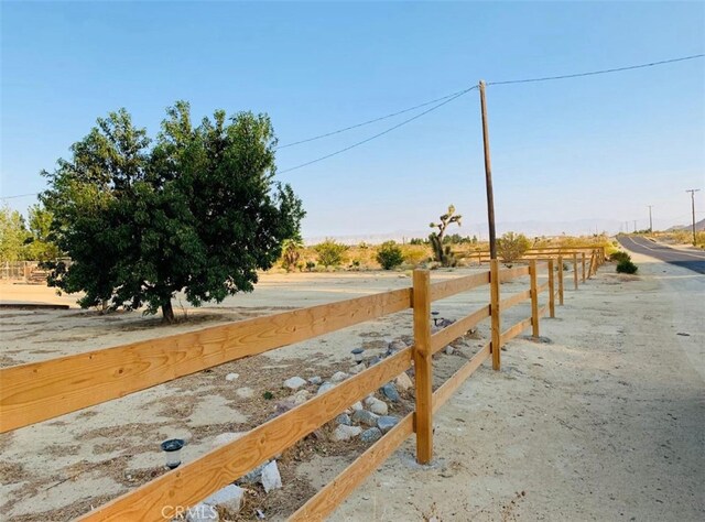 8043 Mojave Tropico Rd, Mojave, CA 93501 - view of yard