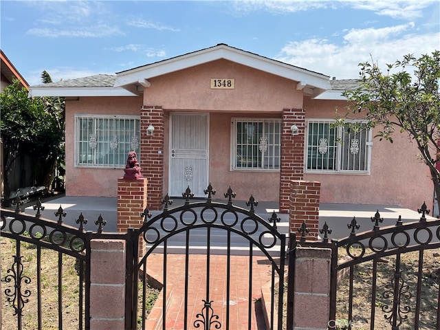 view of front of property