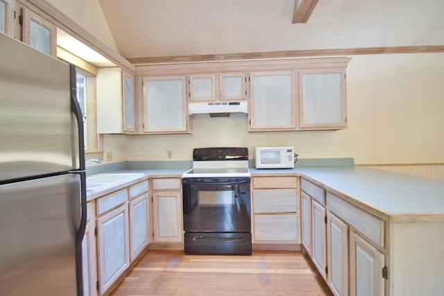 kitchen with black electric range oven, sink, light hardwood / wood-style flooring, kitchen peninsula, and stainless steel refrigerator