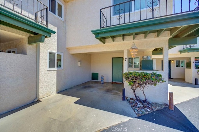 2650 Main St Unit 7, Cambria, CA 93428 - entrance to property featuring a balcony and stucco siding