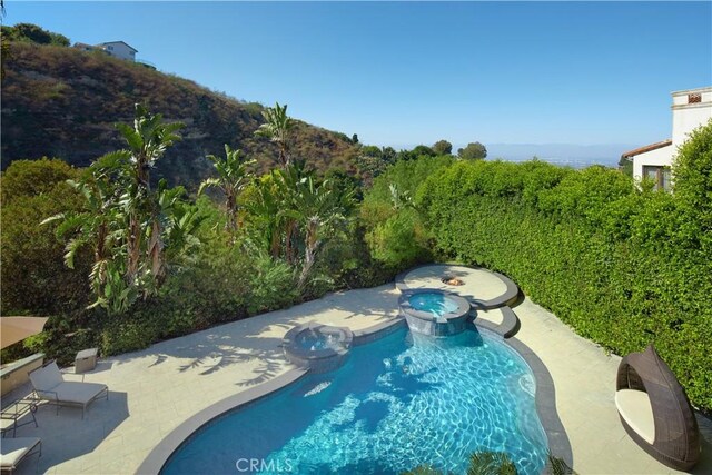 4347 Canyon View Ln, Palos Verdes Peninsula, CA 90274 - view of pool with a pool with connected hot tub and a patio