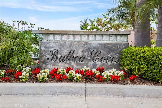 view of community / neighborhood sign