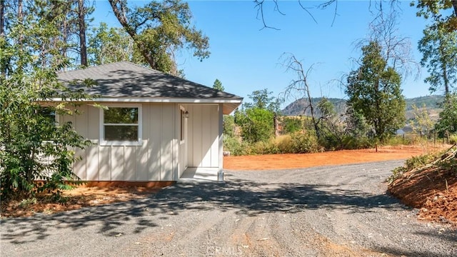 6241 Mountain View Dr, Paradise, CA 95969 - view of outdoor structure with an outdoor structure, dirt driveway, and a mountain view