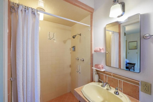 bathroom featuring tile patterned floors, a shower with curtain, and sink