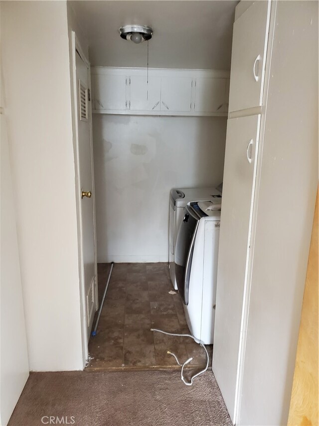 laundry room featuring washer and clothes dryer