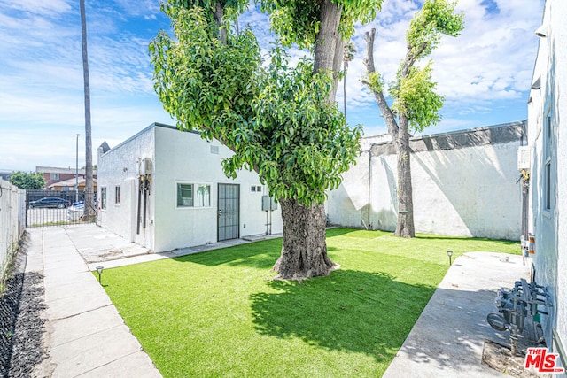 view of yard with a patio area