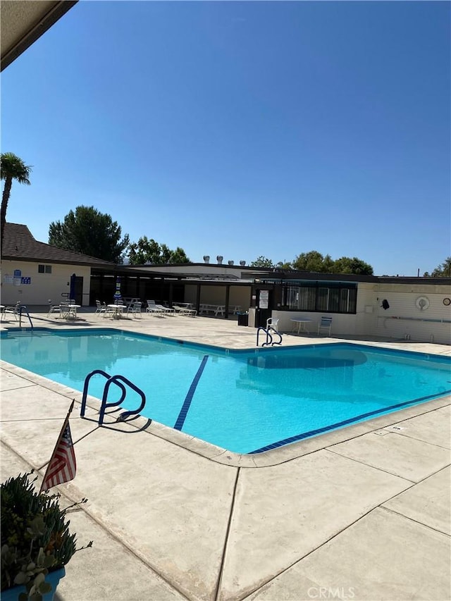 view of swimming pool featuring a patio