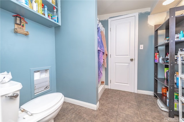 bathroom featuring tile patterned flooring, a shower with curtain, and toilet