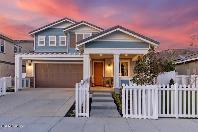 craftsman house featuring a garage