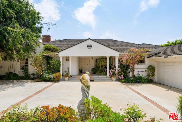 view of front of property featuring a garage