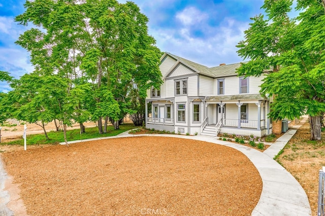 view of front of property featuring covered porch