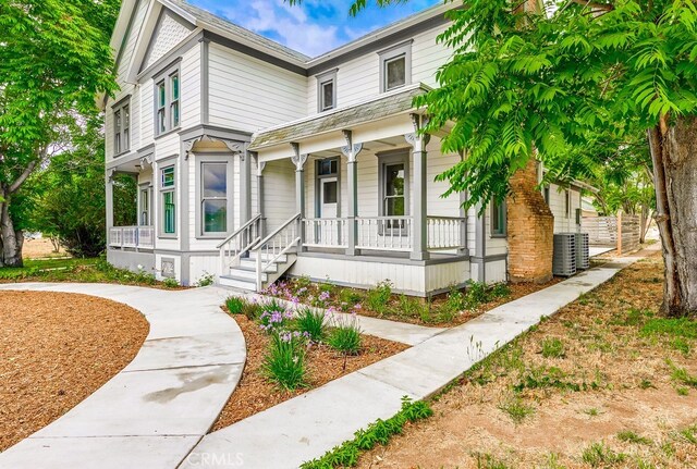 21457 Pecan St, Wildomar, CA 92595 - view of front facade with a porch