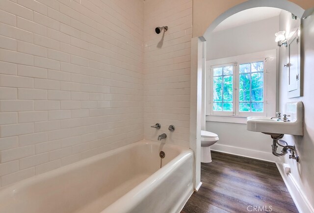 21457 Pecan St, Wildomar, CA 92595 - full bath featuring bathtub / shower combination and wood finished floors